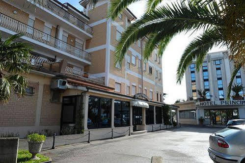 Hotel L'Aquila Pomezia Eksteriør bilde
